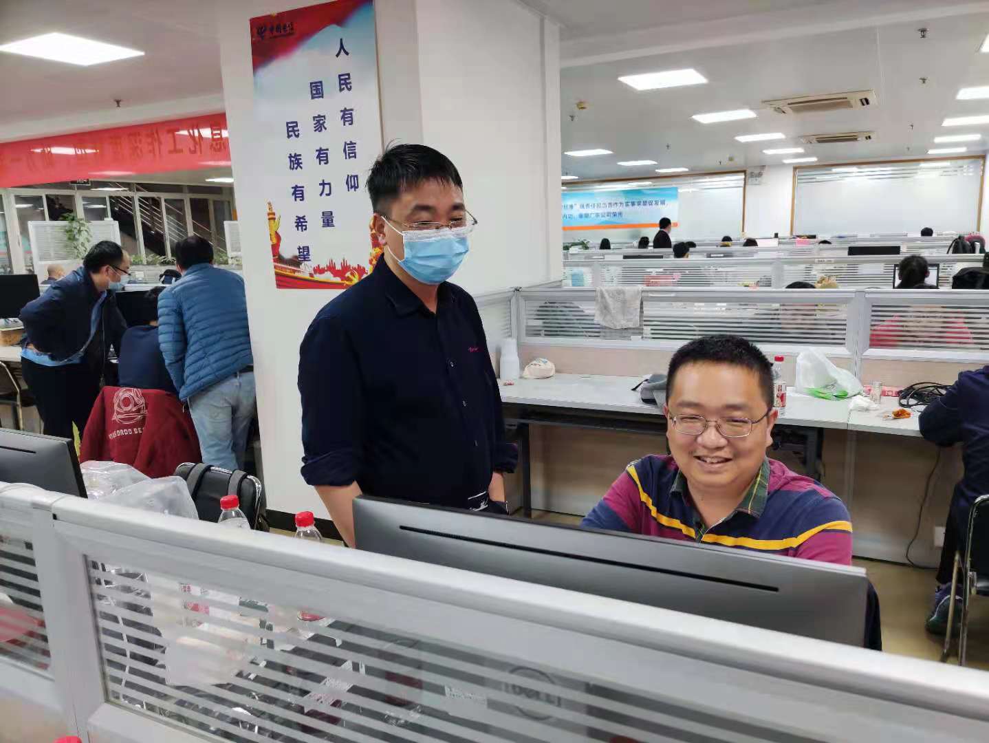 客戶中心省集中割接_部門經(jīng)理廖小文、業(yè)務(wù)運(yùn)維中心經(jīng)理張澤黎.jpg