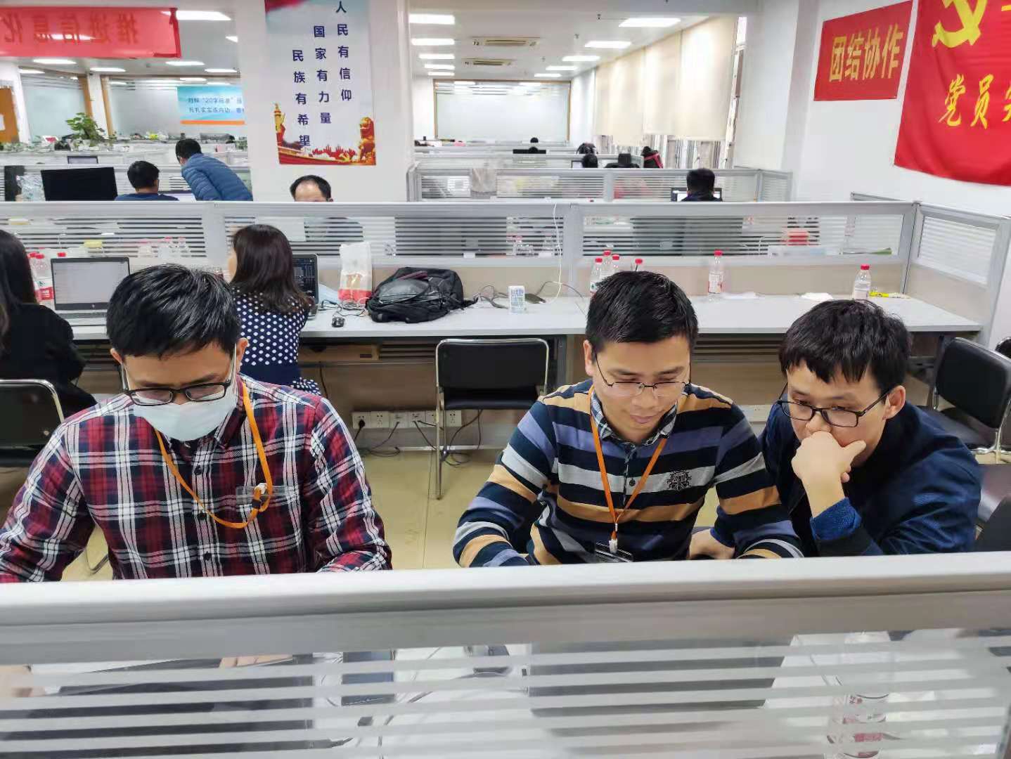 客戶中心省集中割接_技術(shù)經(jīng)理湯秋明、中心經(jīng)理周常文、上云專家劉海忠.jpg