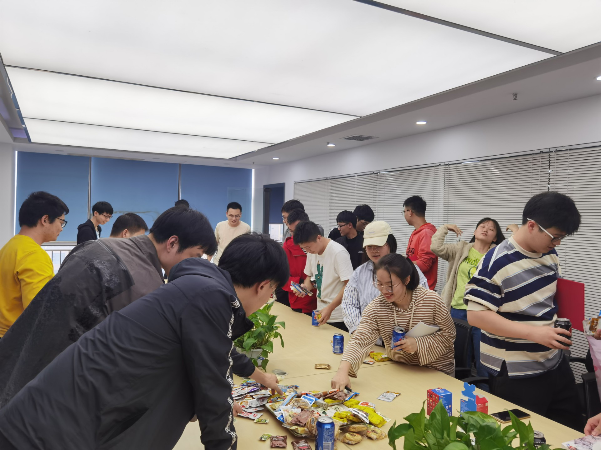 座談會(huì)現(xiàn)場(chǎng)氛圍熱烈.jpg